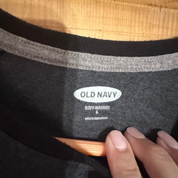 🎉Old Navy Short Sleeve Soft Wahed Baseball Style Tee 2 Toned Gray Size Large - Picture 3 of 6